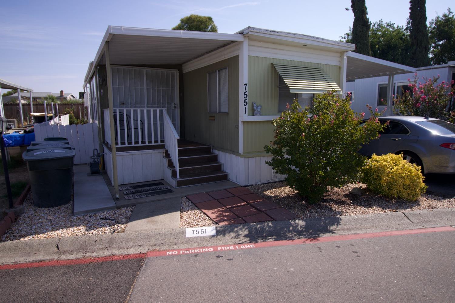 Photo of 7551-208 Hazelnut Ln in Sacramento, CA