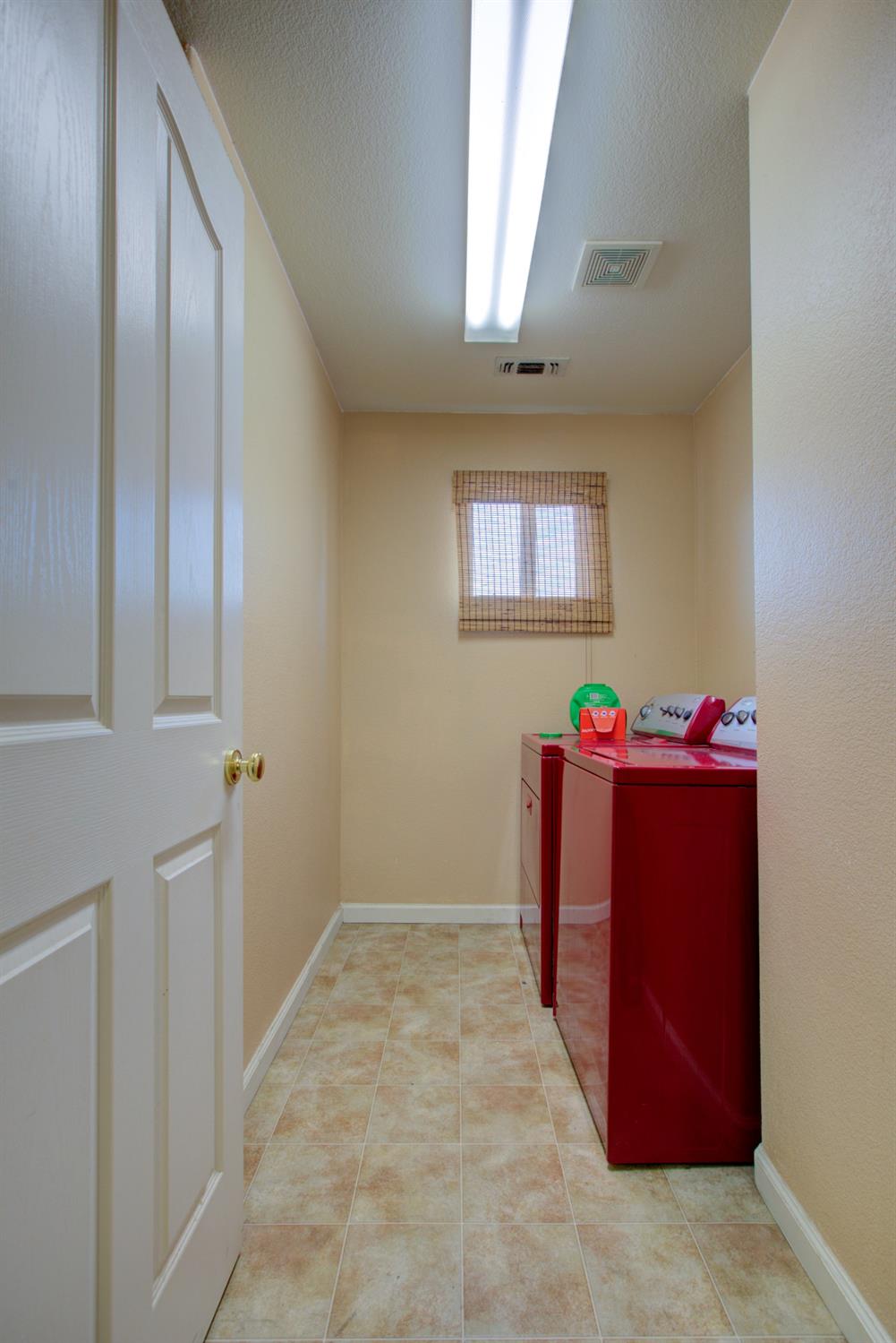 Detail Gallery Image 9 of 18 For 2755 E Colleen Ct, Livingston,  CA 95334 - 4 Beds | 2/1 Baths
