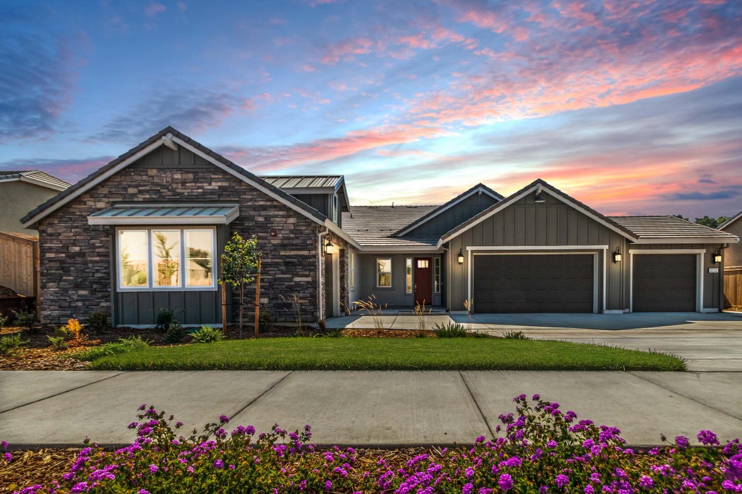 Photo of 3135 Silky Oak Dr in Roseville, CA