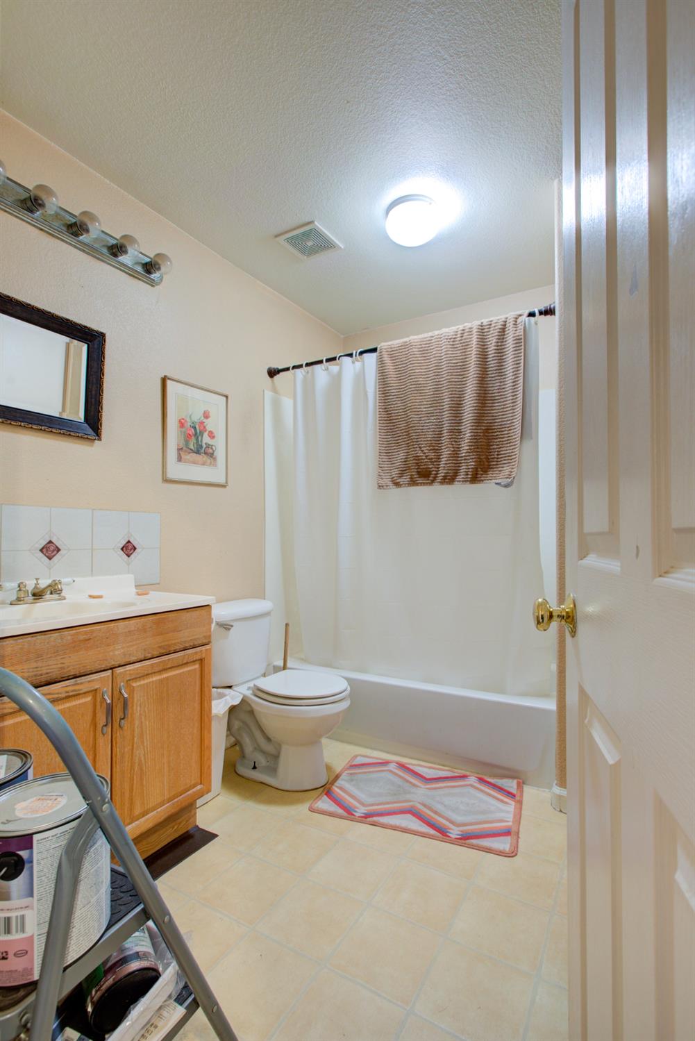 Detail Gallery Image 10 of 18 For 2755 E Colleen Ct, Livingston,  CA 95334 - 4 Beds | 2/1 Baths