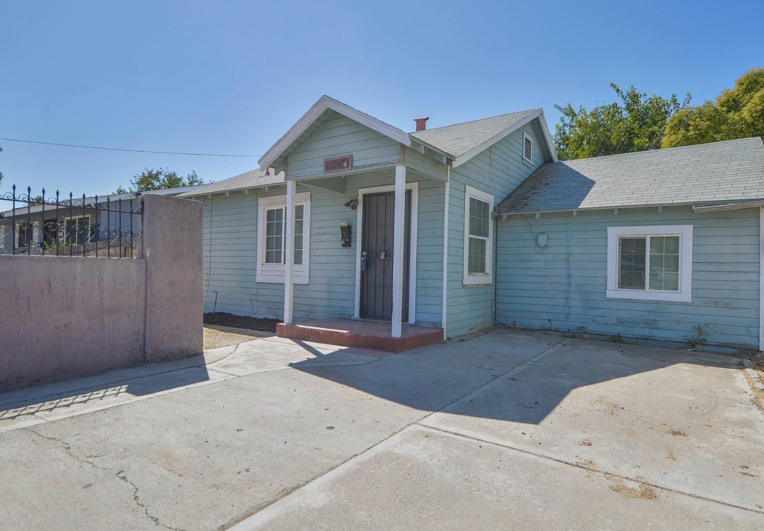 Detail Gallery Image 10 of 34 For 1221 Center Ln, Los Banos,  CA 93635 - 2 Beds | 1 Baths