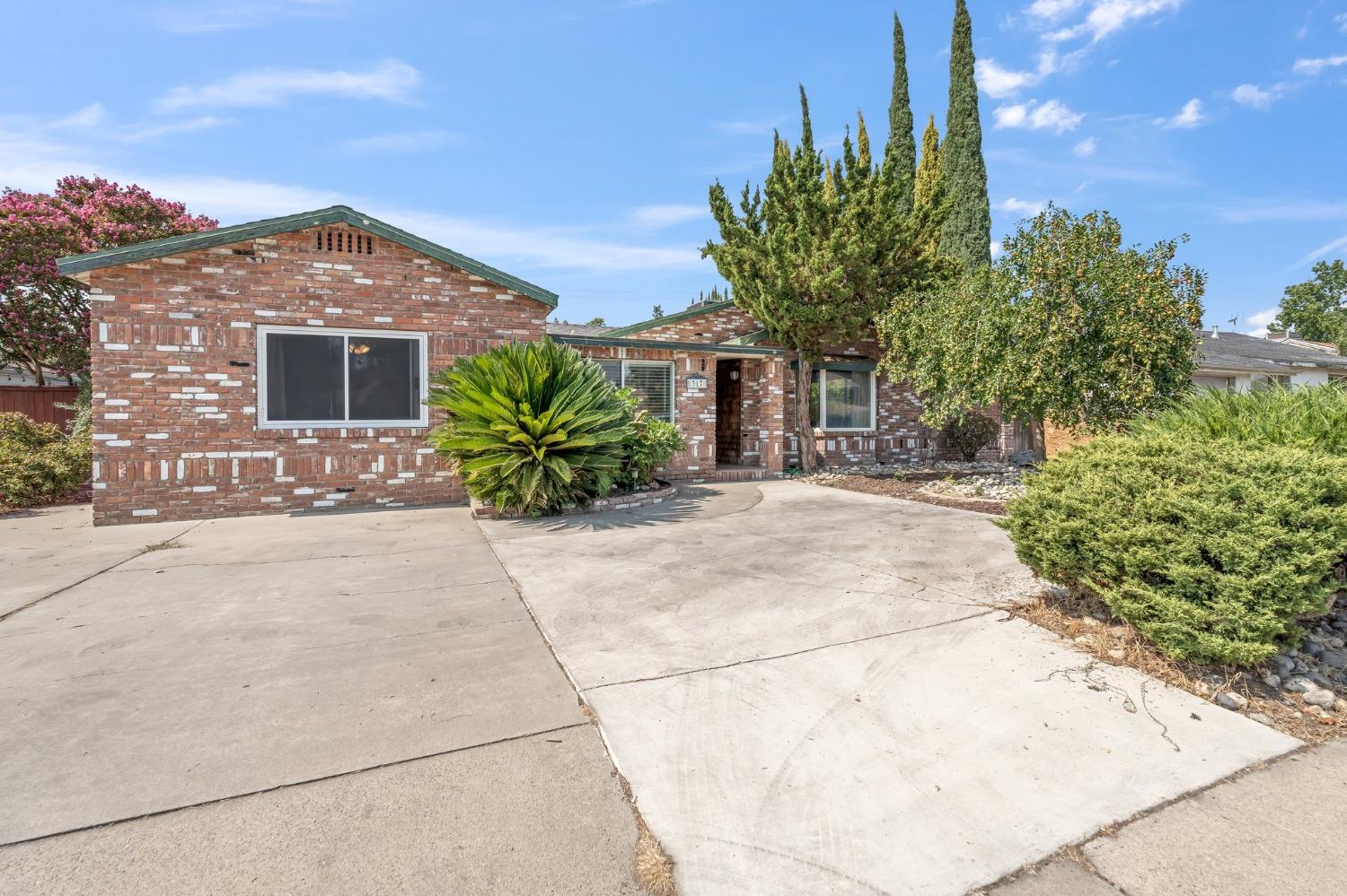 Photo of 317 El Vista Ave in Modesto, CA