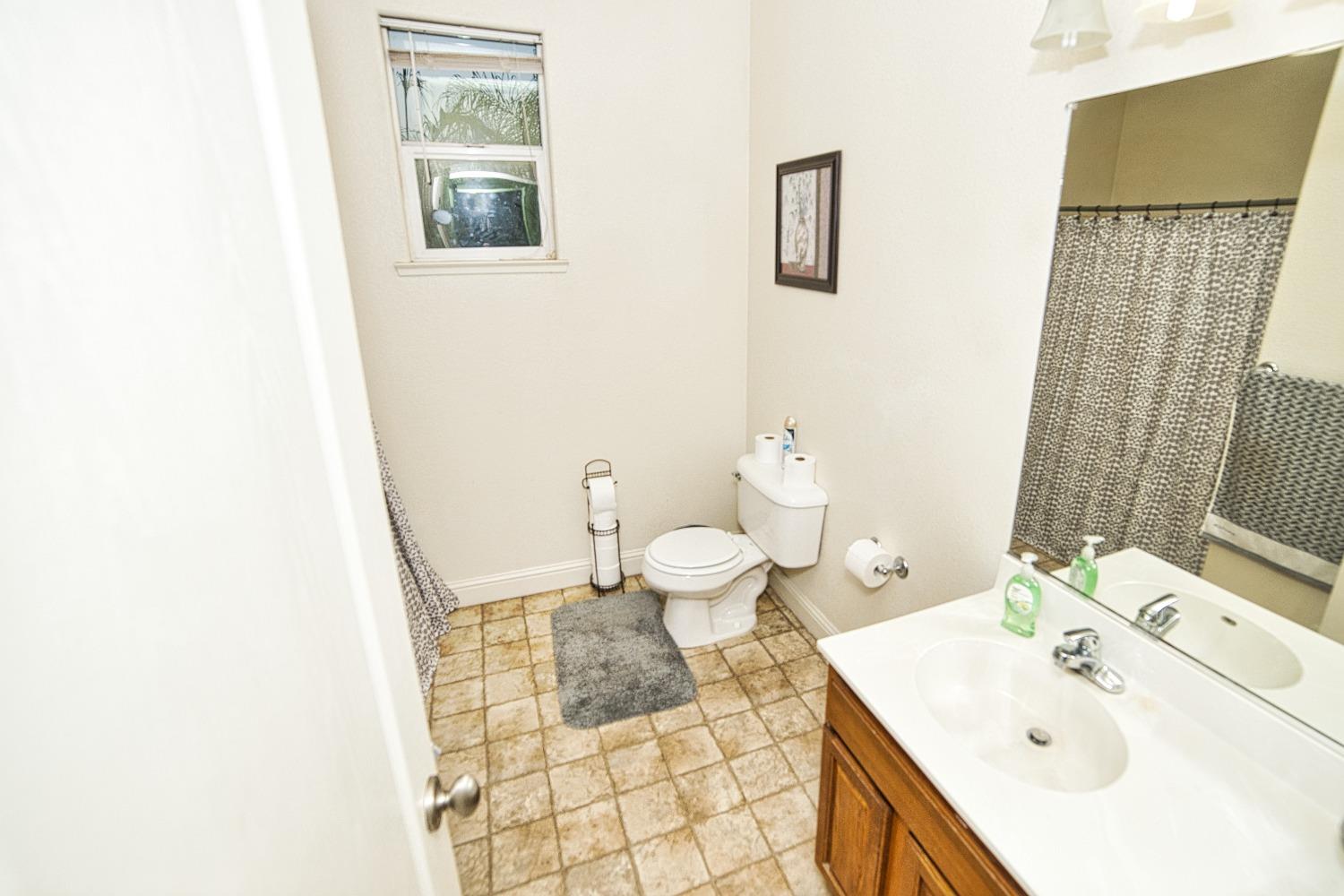 Detail Gallery Image 23 of 27 For 804 Pear St, Madera,  CA 93638 - 5 Beds | 2/1 Baths