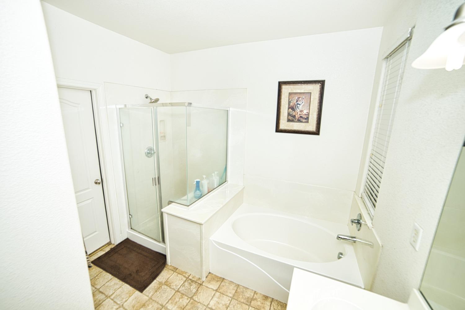 Detail Gallery Image 12 of 27 For 804 Pear St, Madera,  CA 93638 - 5 Beds | 2/1 Baths
