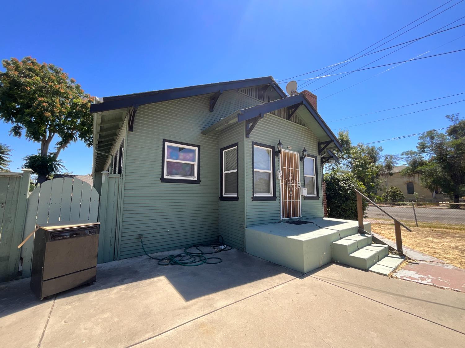 Photo of 404 E Jefferson St in Stockton, CA