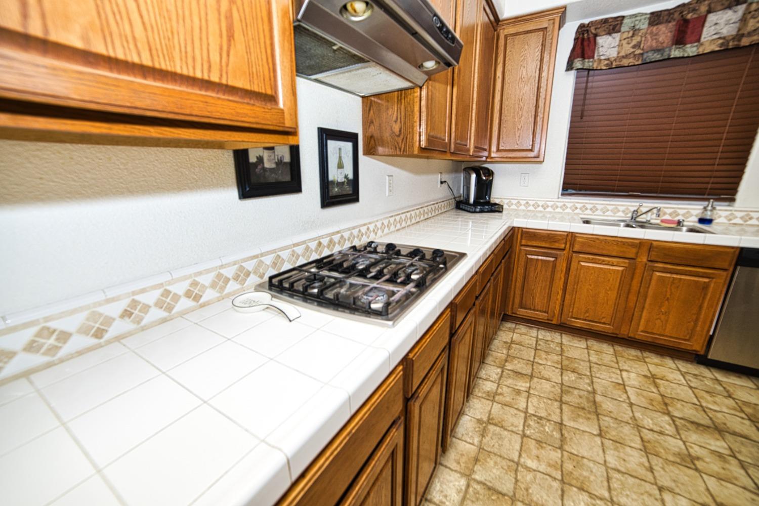 Detail Gallery Image 11 of 27 For 804 Pear St, Madera,  CA 93638 - 5 Beds | 2/1 Baths