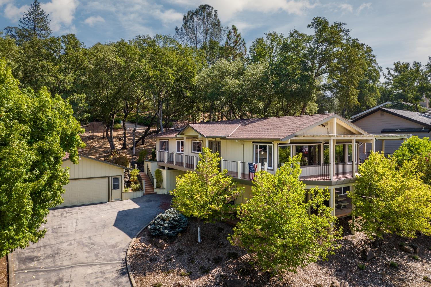 Photo of 18789 Chickadee Ct in Penn Valley, CA