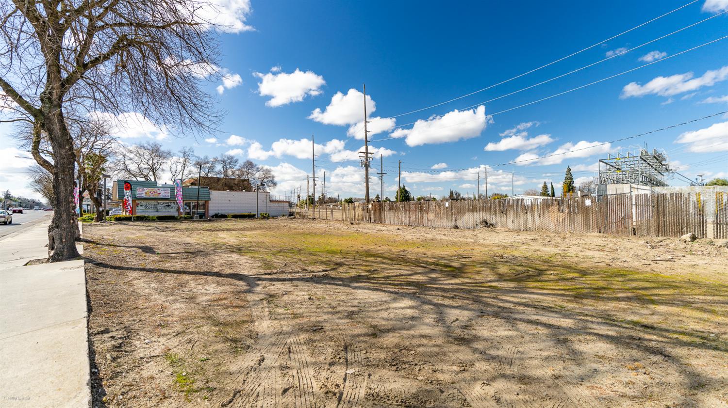 Photo of 1533 Coffee Rd in Modesto, CA