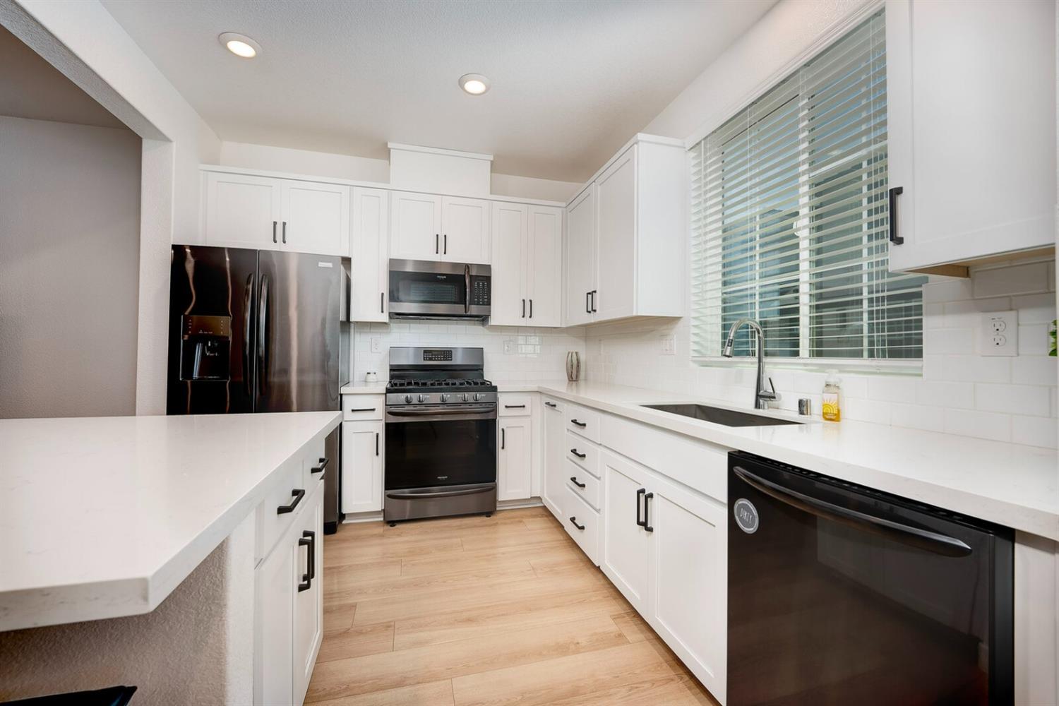 Photo of 3296 Chickadee Ct in West Sacramento, CA
