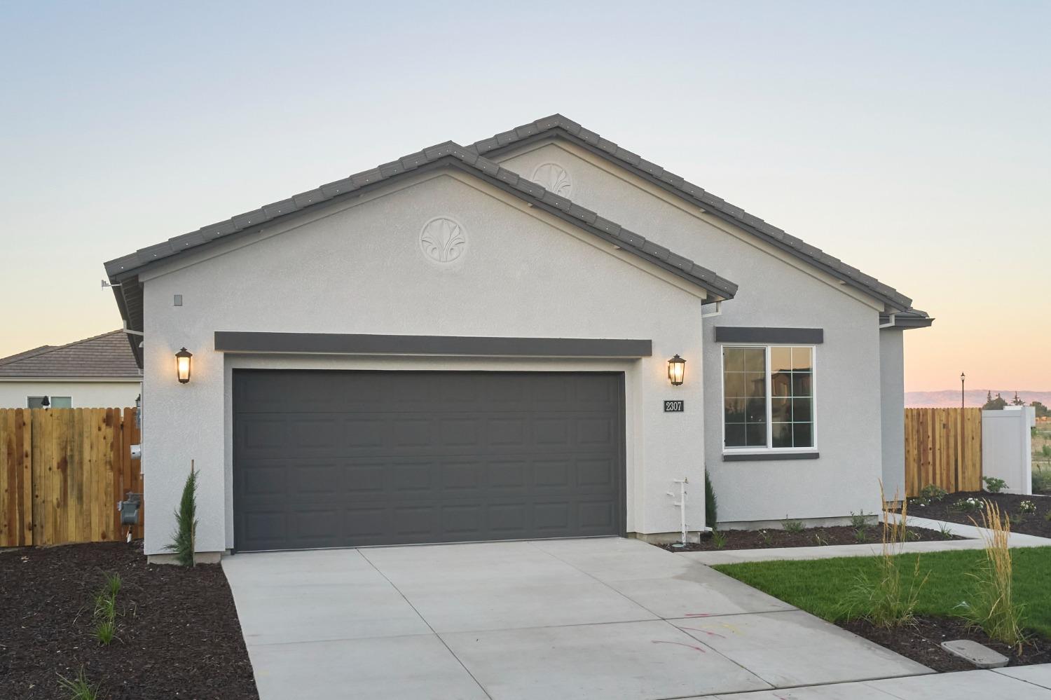 Photo of 2307 Paramount Ln in Manteca, CA