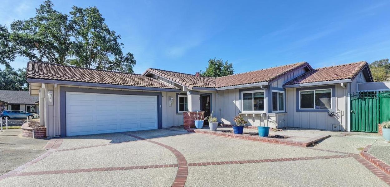 Photo of 6425 Indian River Dr in Citrus Heights, CA
