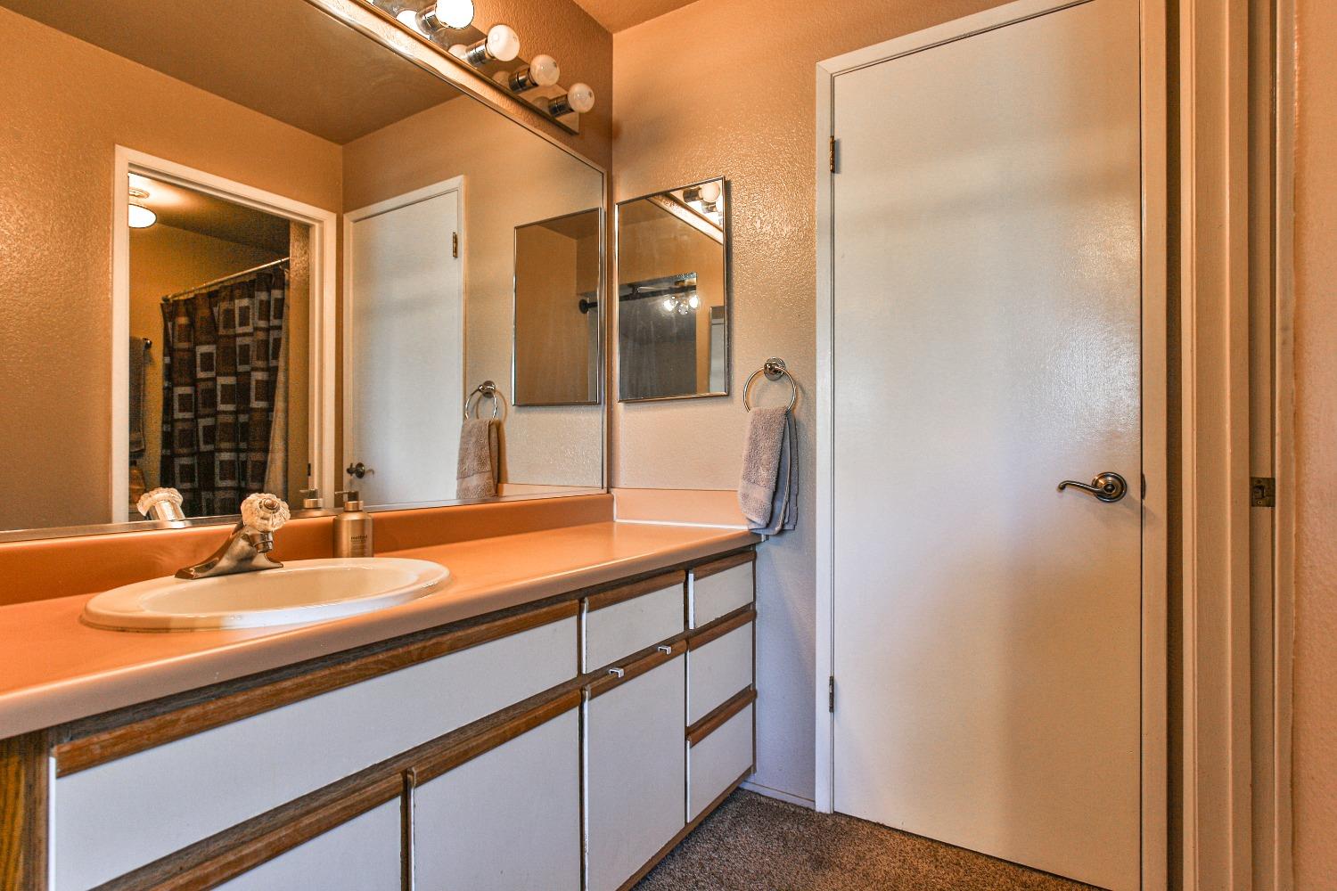 Photo #15: 223093846 Listing: Photo #15
