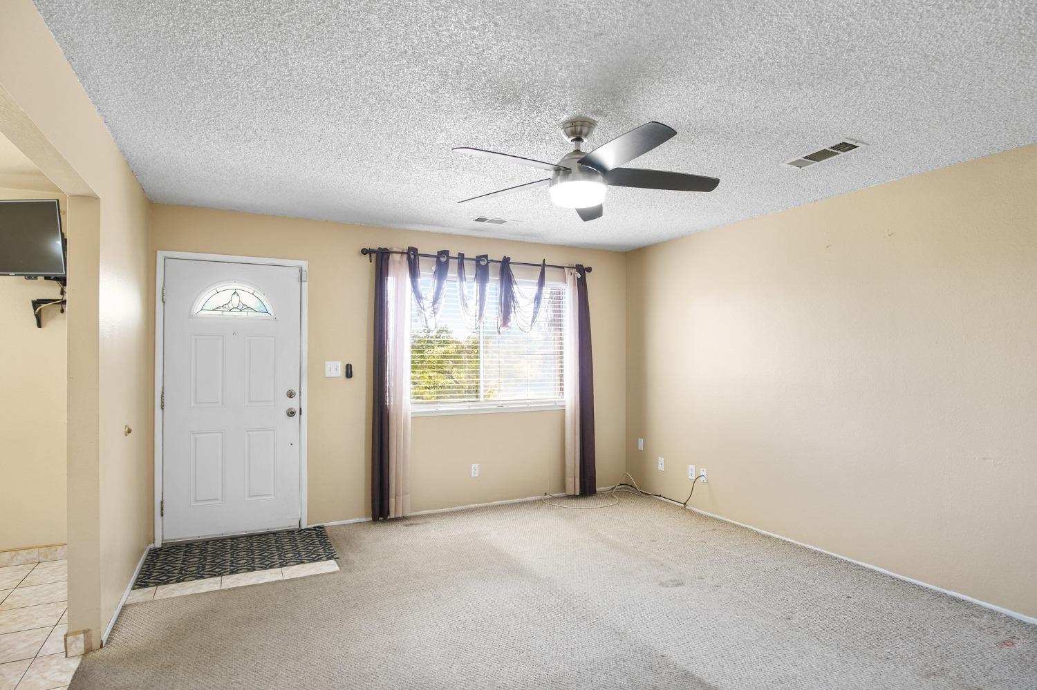 Detail Gallery Image 11 of 24 For 1114 9th St, Livingston,  CA 95334 - 4 Beds | 1/1 Baths