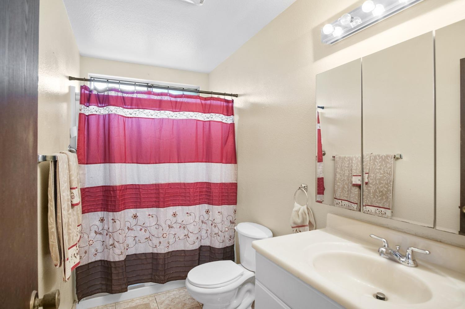 Detail Gallery Image 12 of 24 For 1114 9th St, Livingston,  CA 95334 - 4 Beds | 1/1 Baths