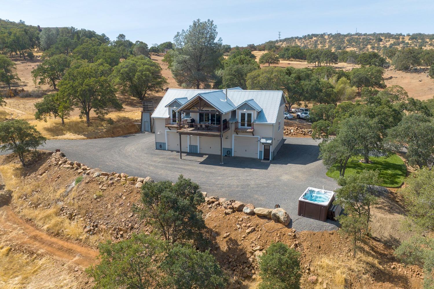 Photo of 2653 Pommel Wy in Calaveras, CA