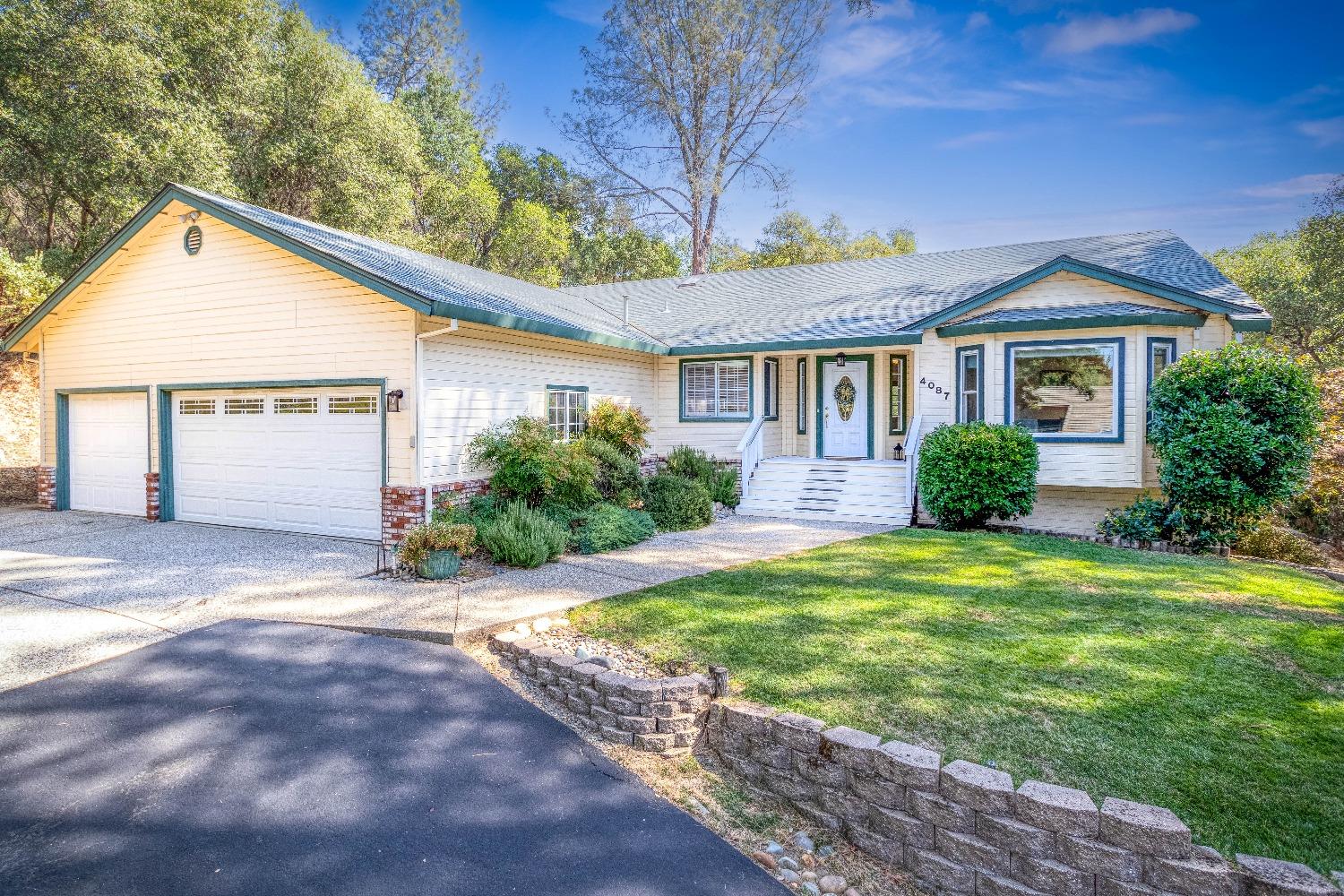 Photo of 4087 Sayoma Ln in Placerville, CA