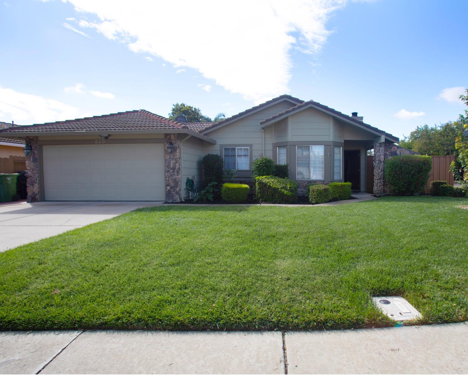 Photo of 210 E Clover Rd in Tracy, CA