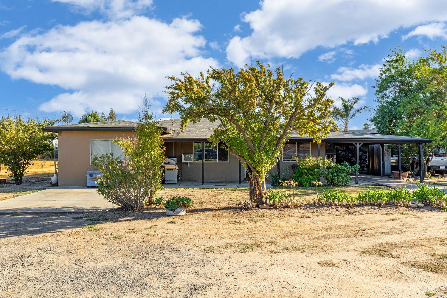 Photo of 2960 Rocky Ln in Riverbank, CA