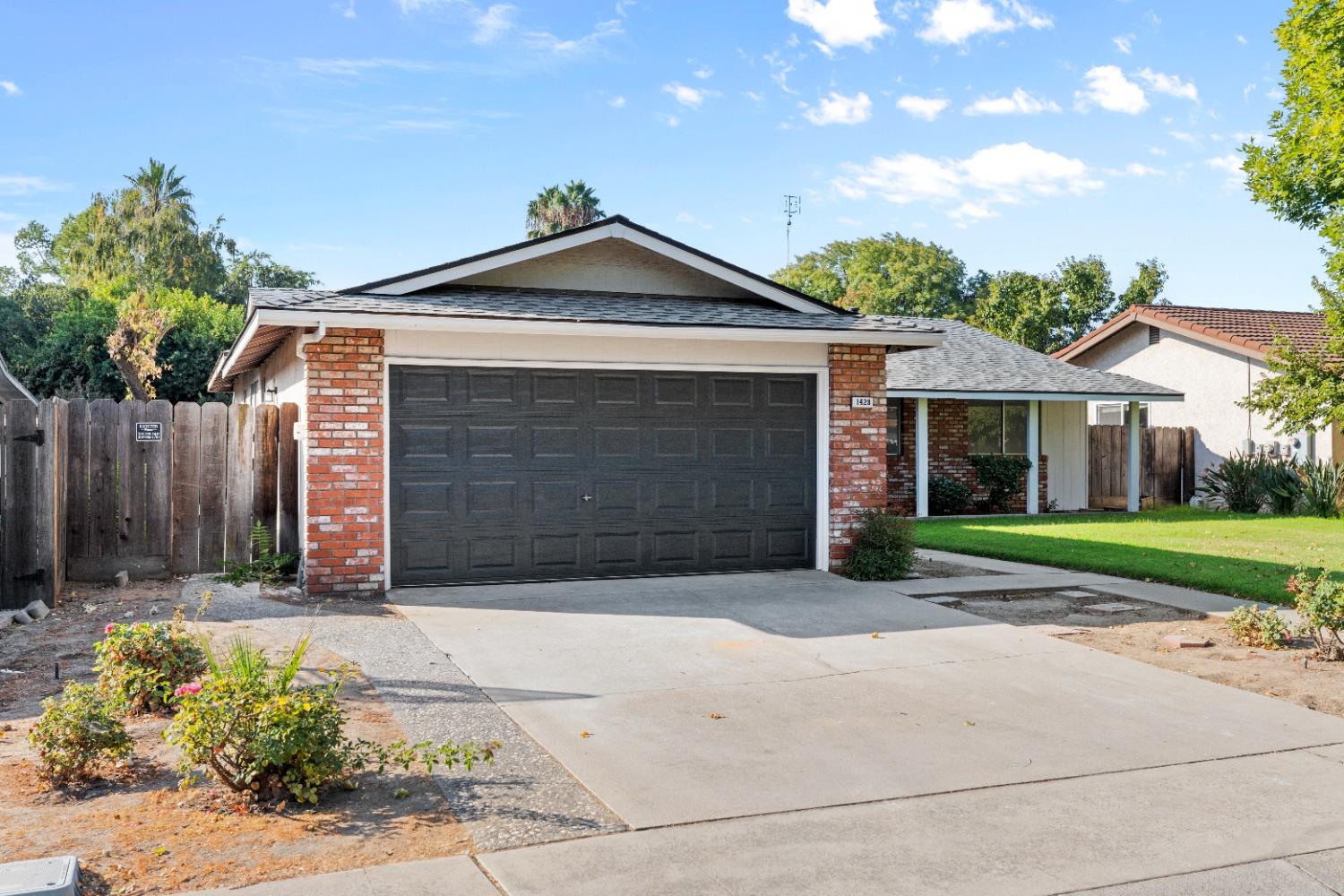 Photo of 1428 Warfield Ave in Modesto, CA