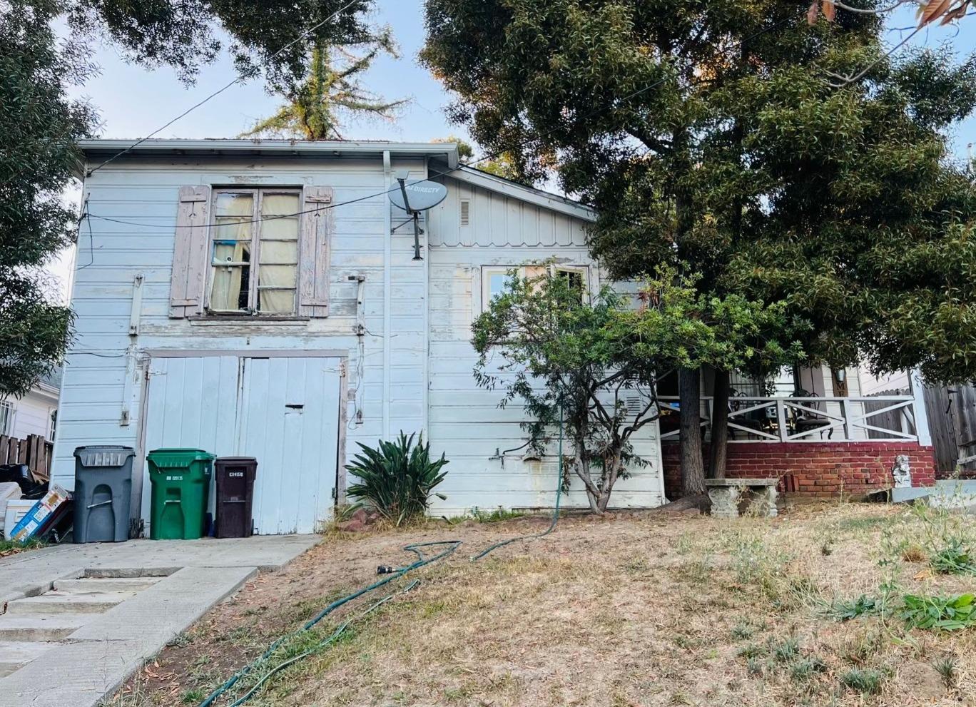 Photo of 3525 Oak Knoll Blvd in Oakland, CA