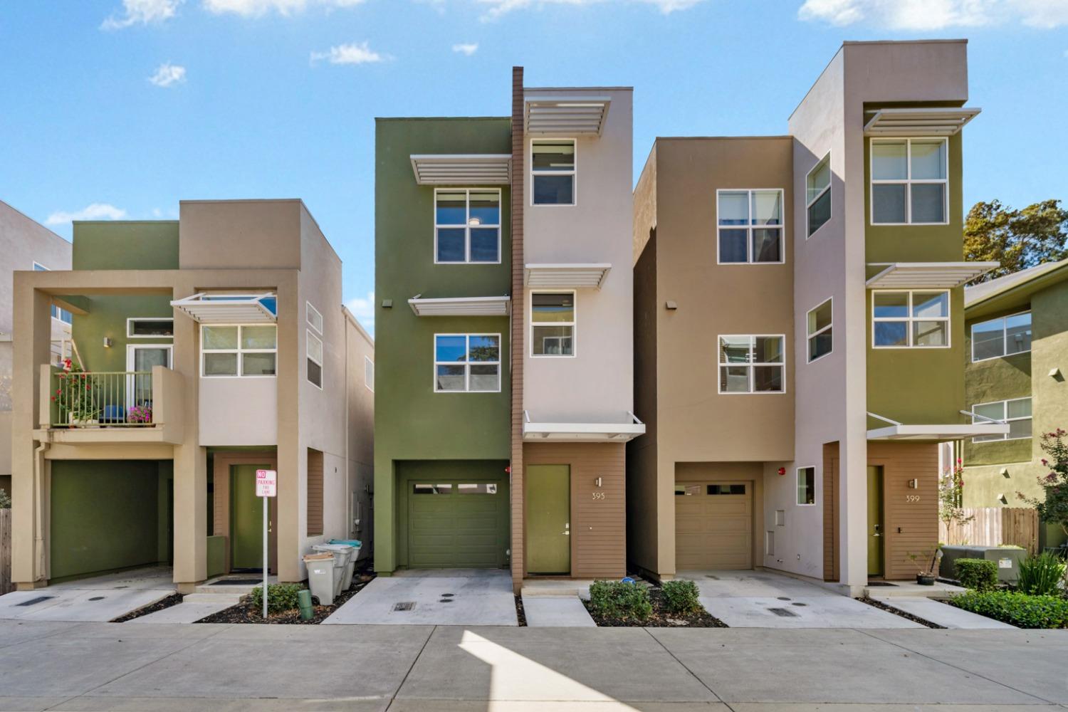 Photo of 395 Midstream Ln in West Sacramento, CA