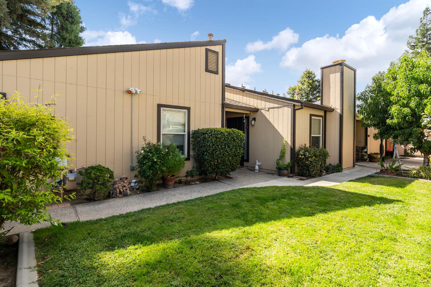 Detail Gallery Image 1 of 1 For 381 Cherry Ln, Manteca,  CA 95337 - 2 Beds | 2 Baths