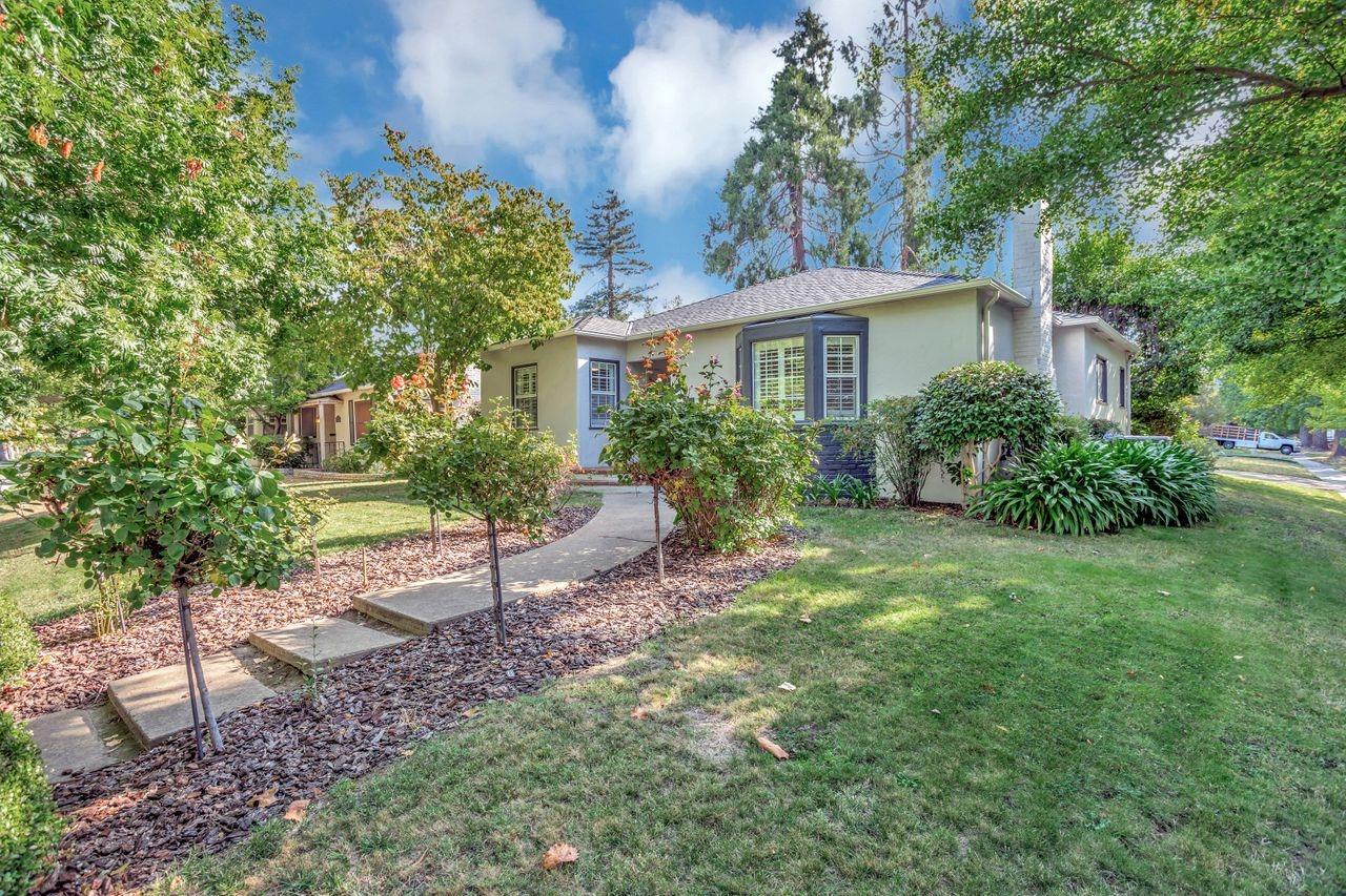 Photo of 3041 17th St in Sacramento, CA