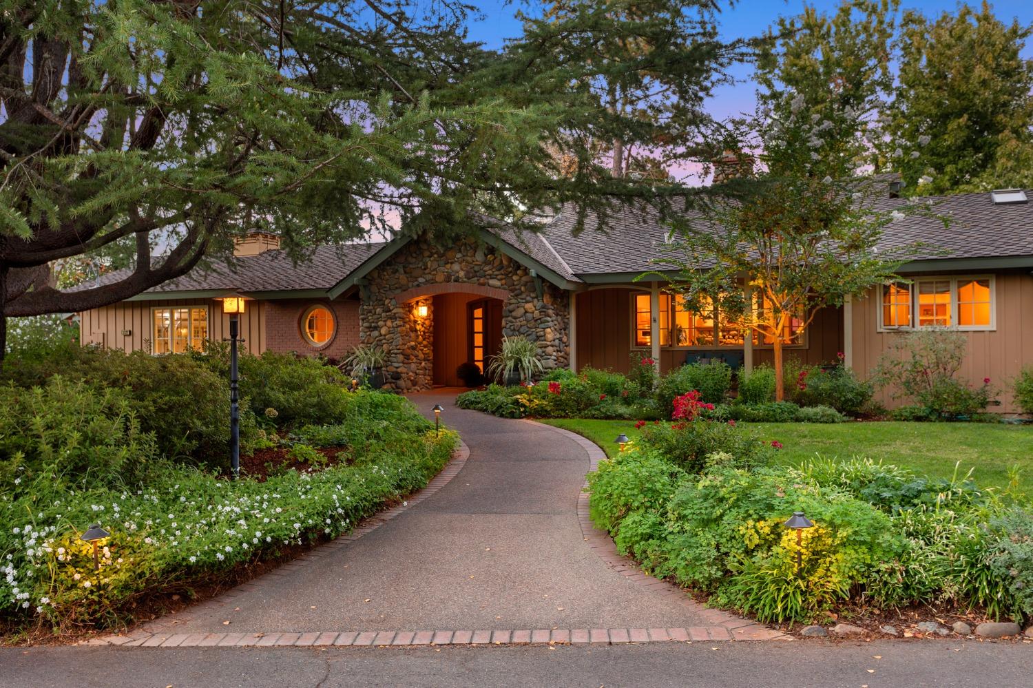 Photo of 3822 Clinton Wy in Fair Oaks, CA