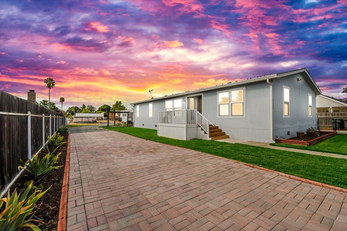 Photo of 1670 7th Ave in Olivehurst, CA