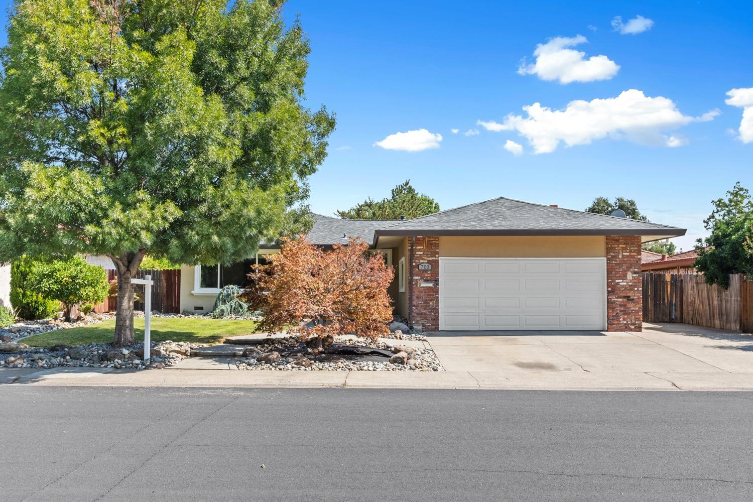 Photo of 703 Garcia Ave in Roseville, CA