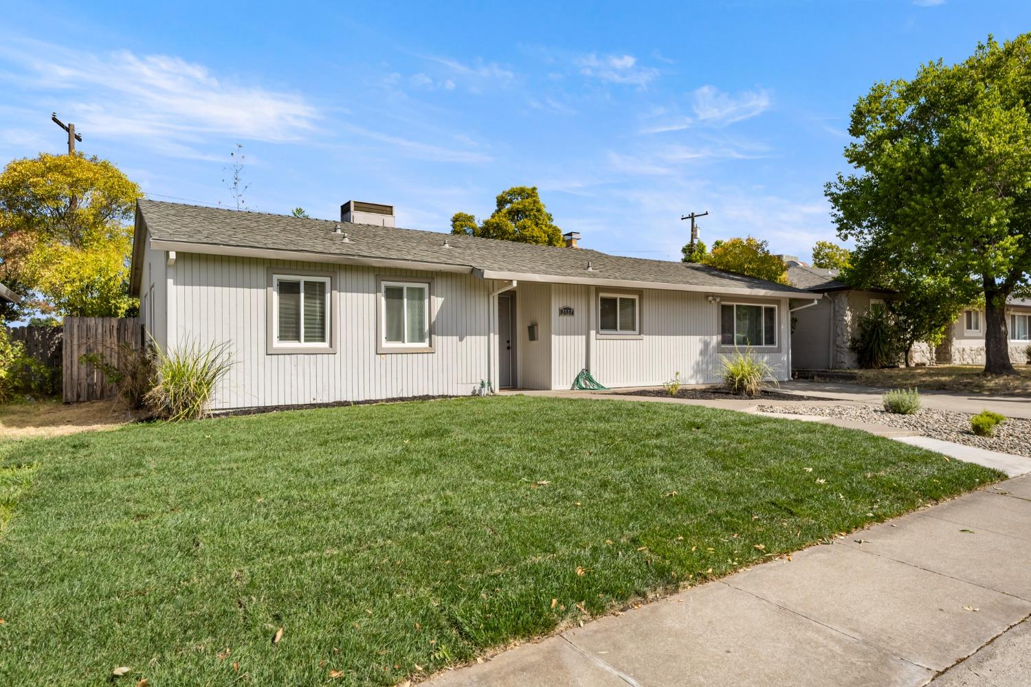 Photo of 3137 Berkshire Wy in Sacramento, CA