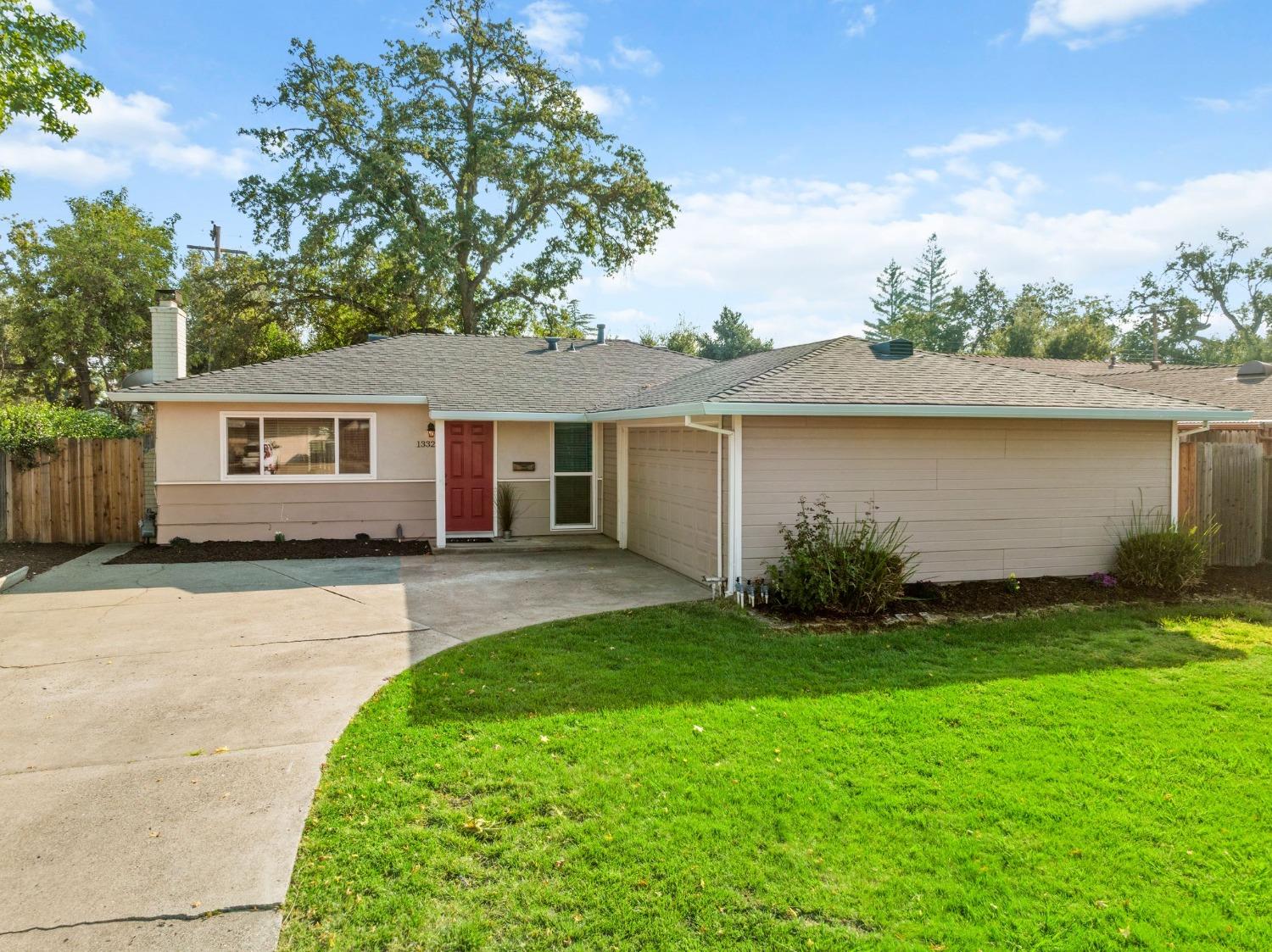 Photo of 1332 Susan Cir in Roseville, CA