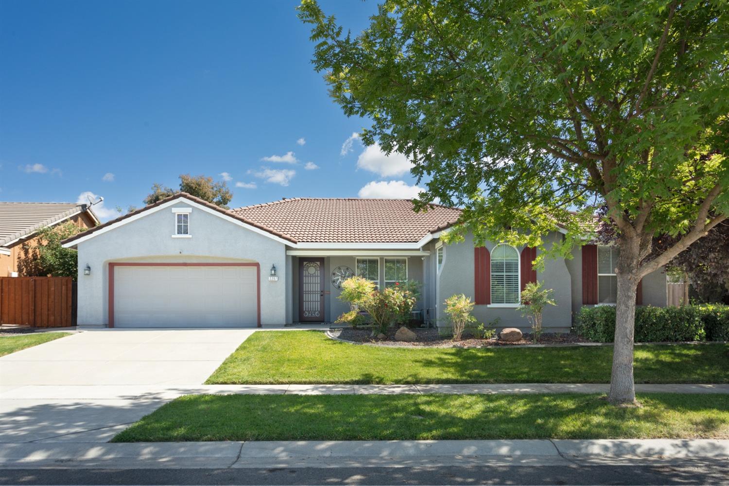 Photo of 2207 Lindenmeir Dr in Plumas Lake, CA