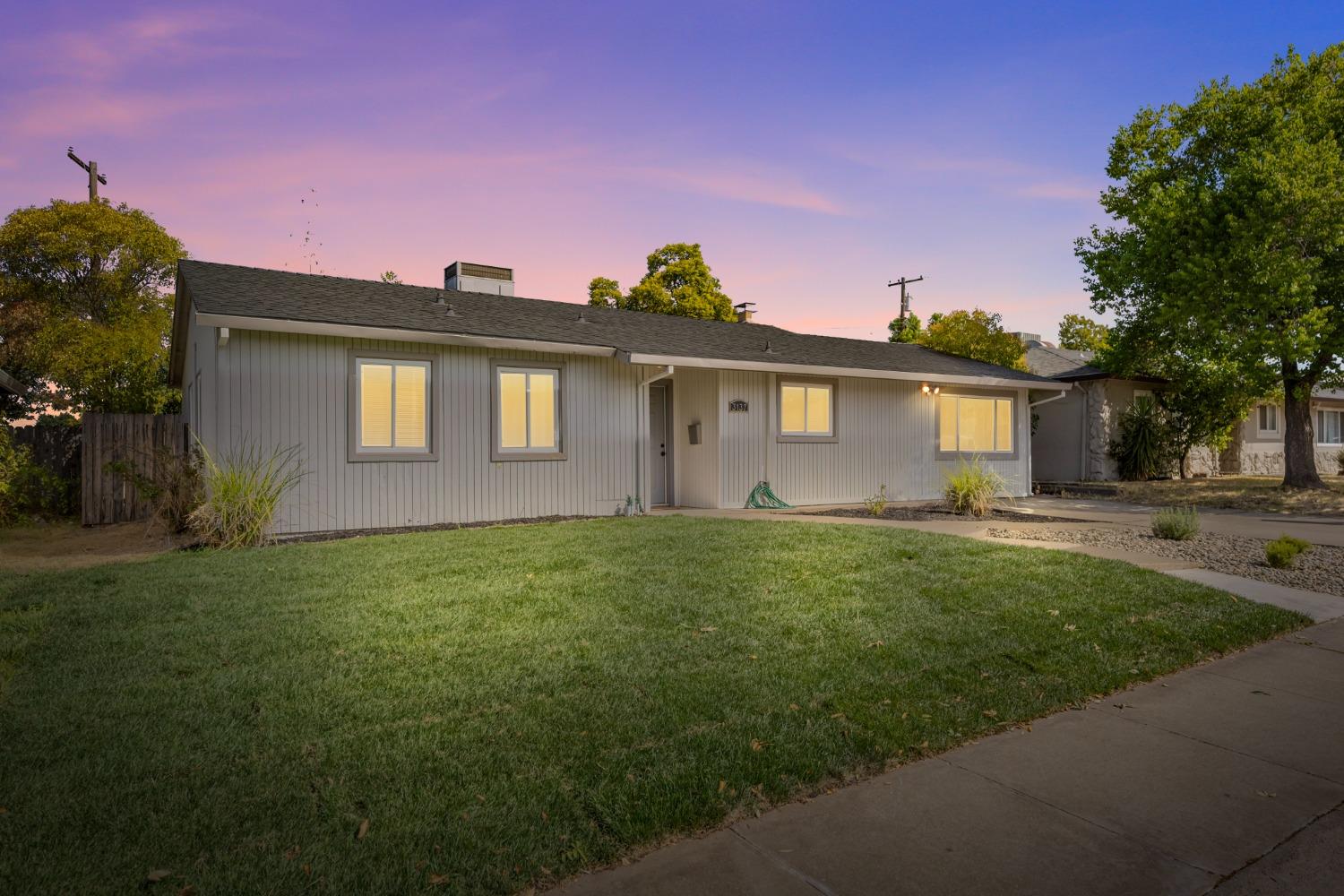 Photo of 3137 Berkshire Wy in Sacramento, CA