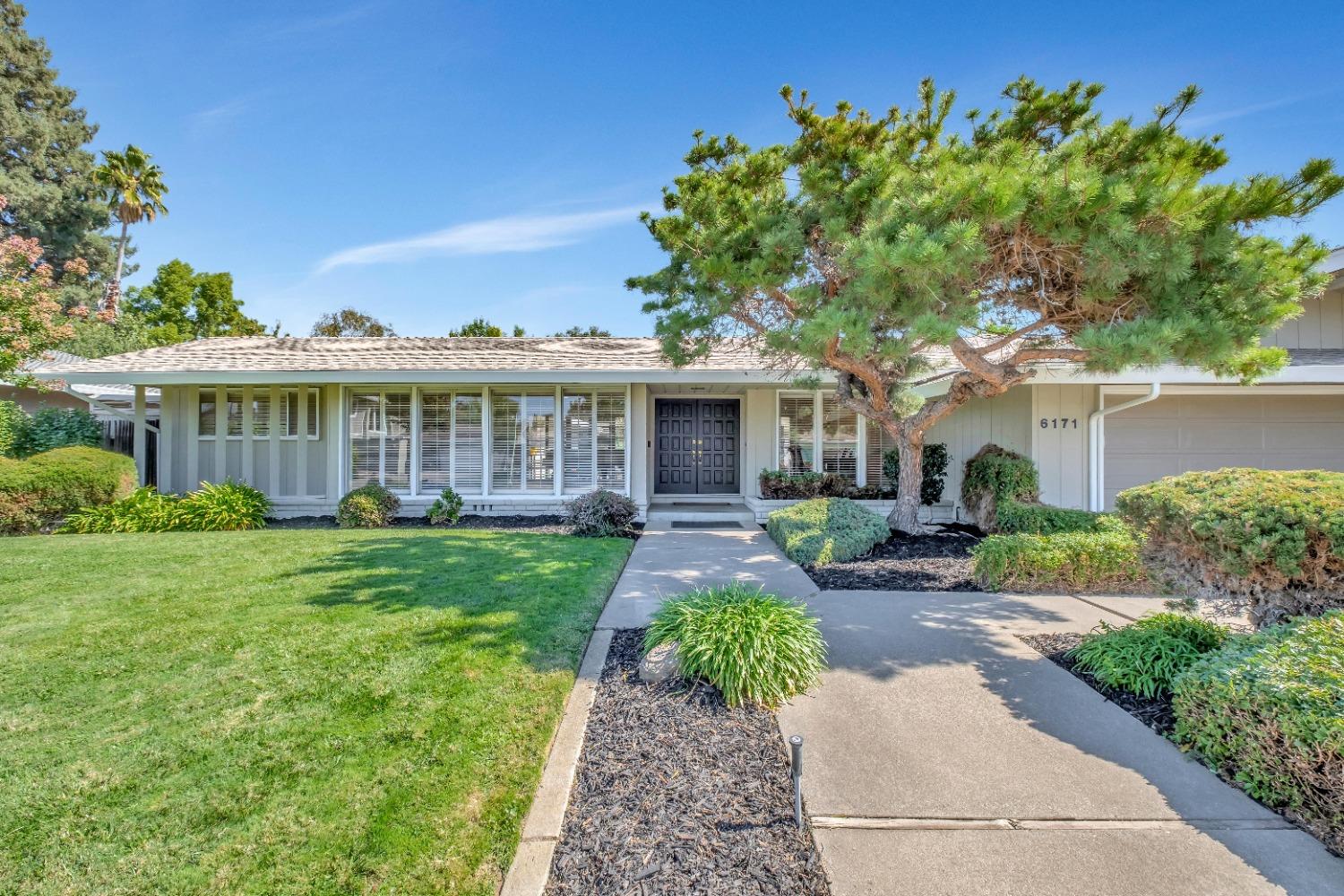 Photo of 6171 Riverton Wy in Sacramento, CA