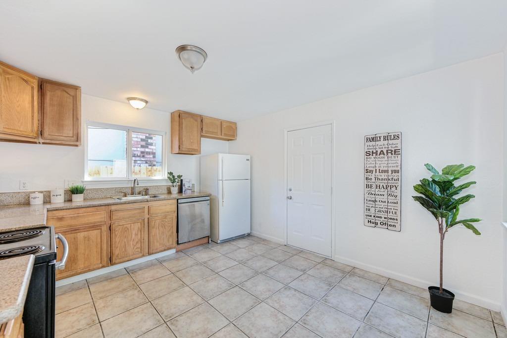 Waterbury Way, Fair Oaks, California image 18