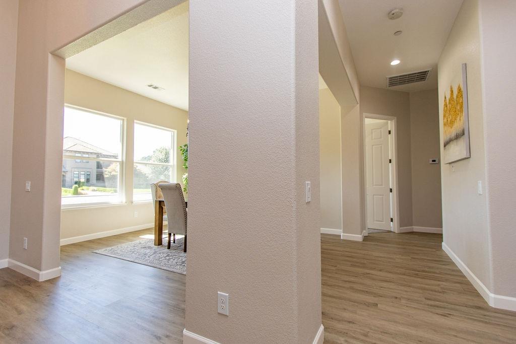 Detail Gallery Image 4 of 61 For 10121 Fox Borough Dr, Oakdale,  CA 95361 - 4 Beds | 4 Baths