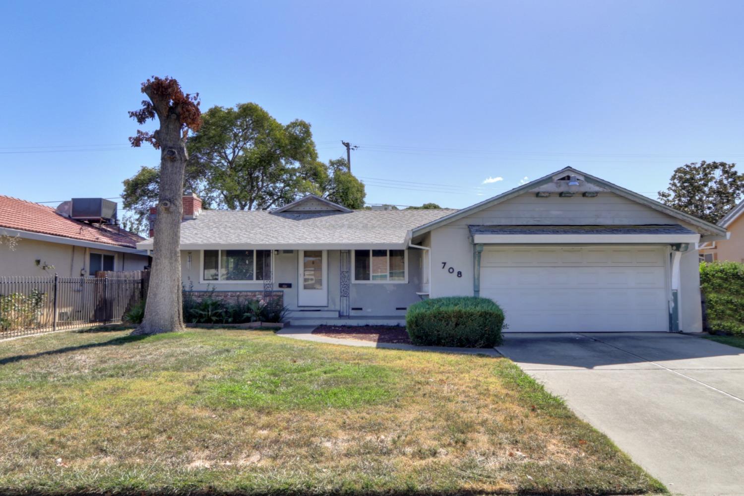 Photo of 708 Potomac Ave in Sacramento, CA