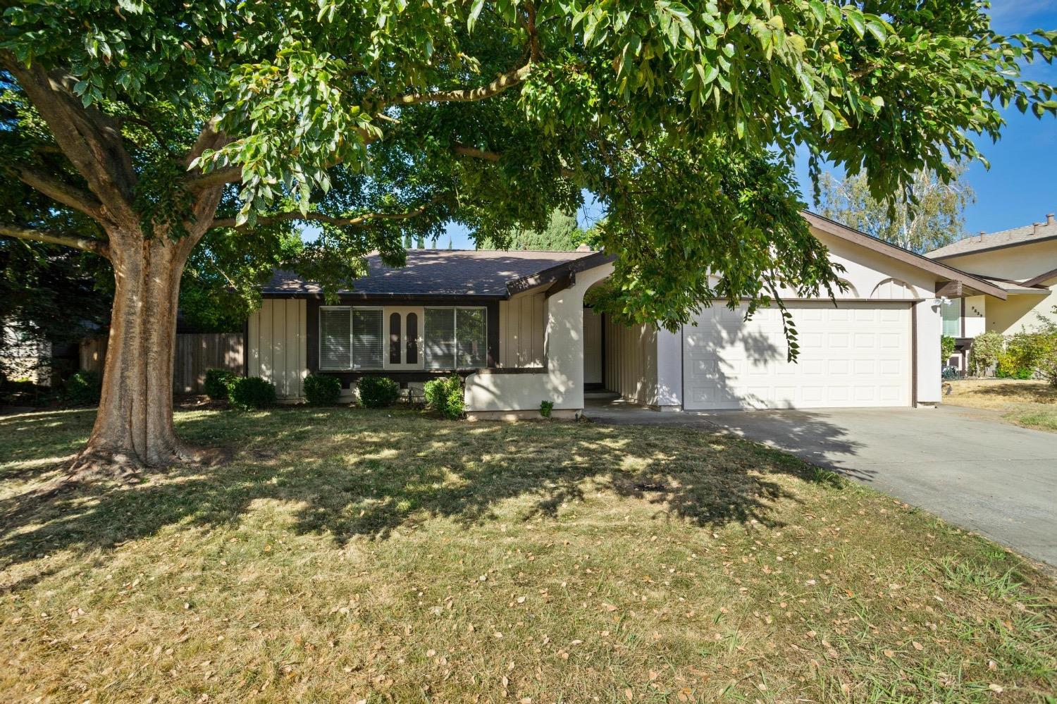 Photo of 9235 Starina Wy in Sacramento, CA