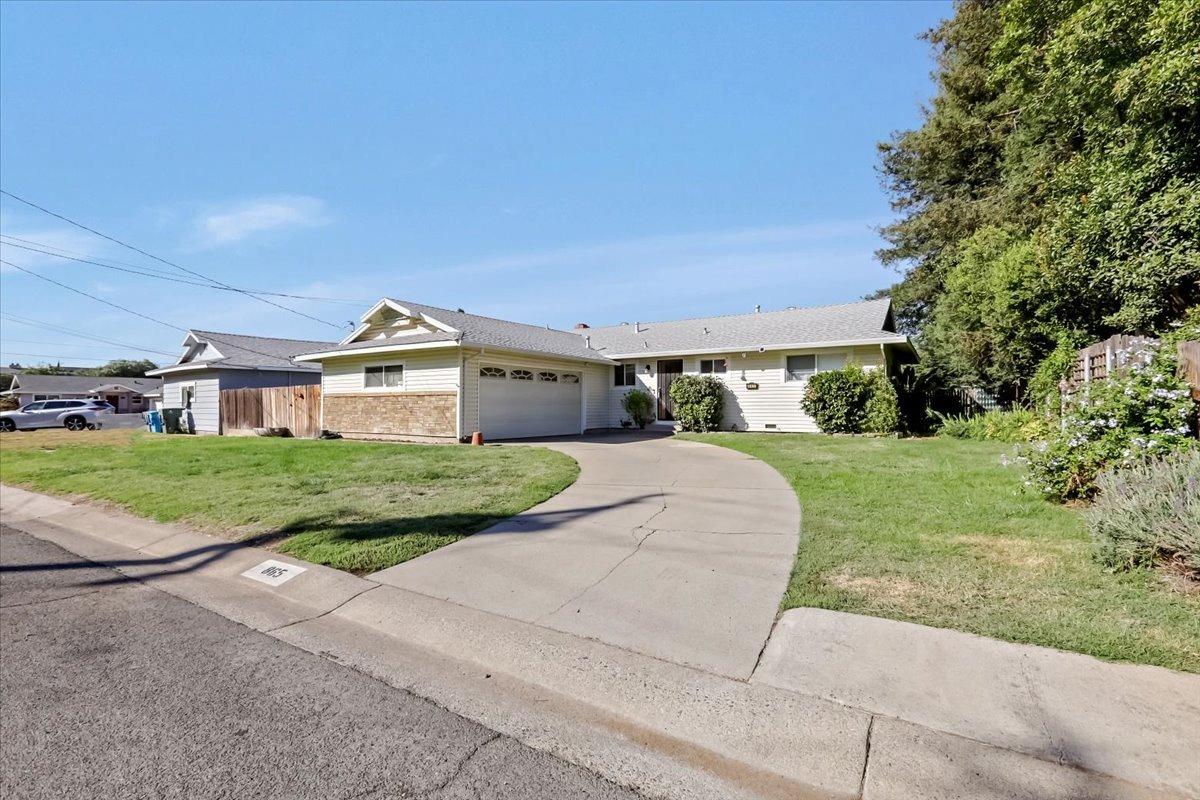 Photo of 865 Barrett Rd in Yuba City, CA