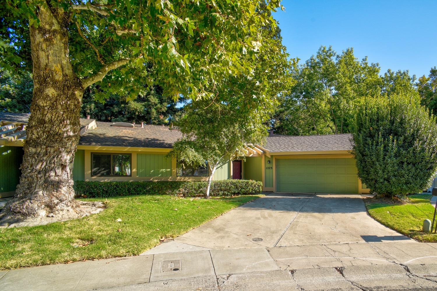 Photo of 1223 Spruce Tree Cir in Sacramento, CA