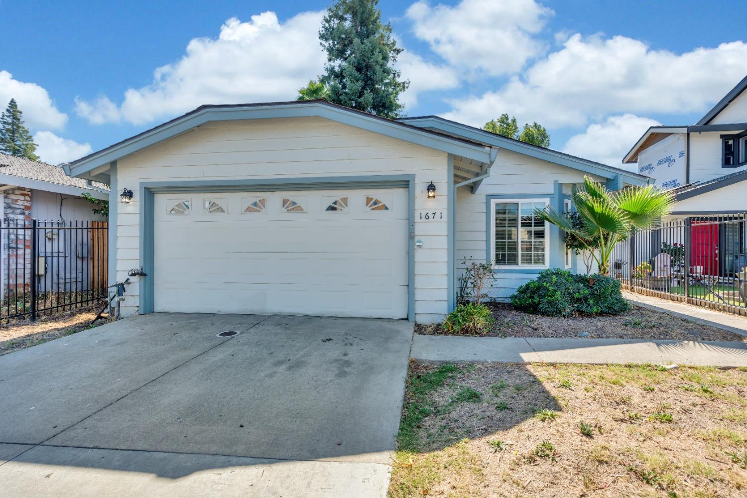 Photo of 1671 Vallarta Cir in Sacramento, CA
