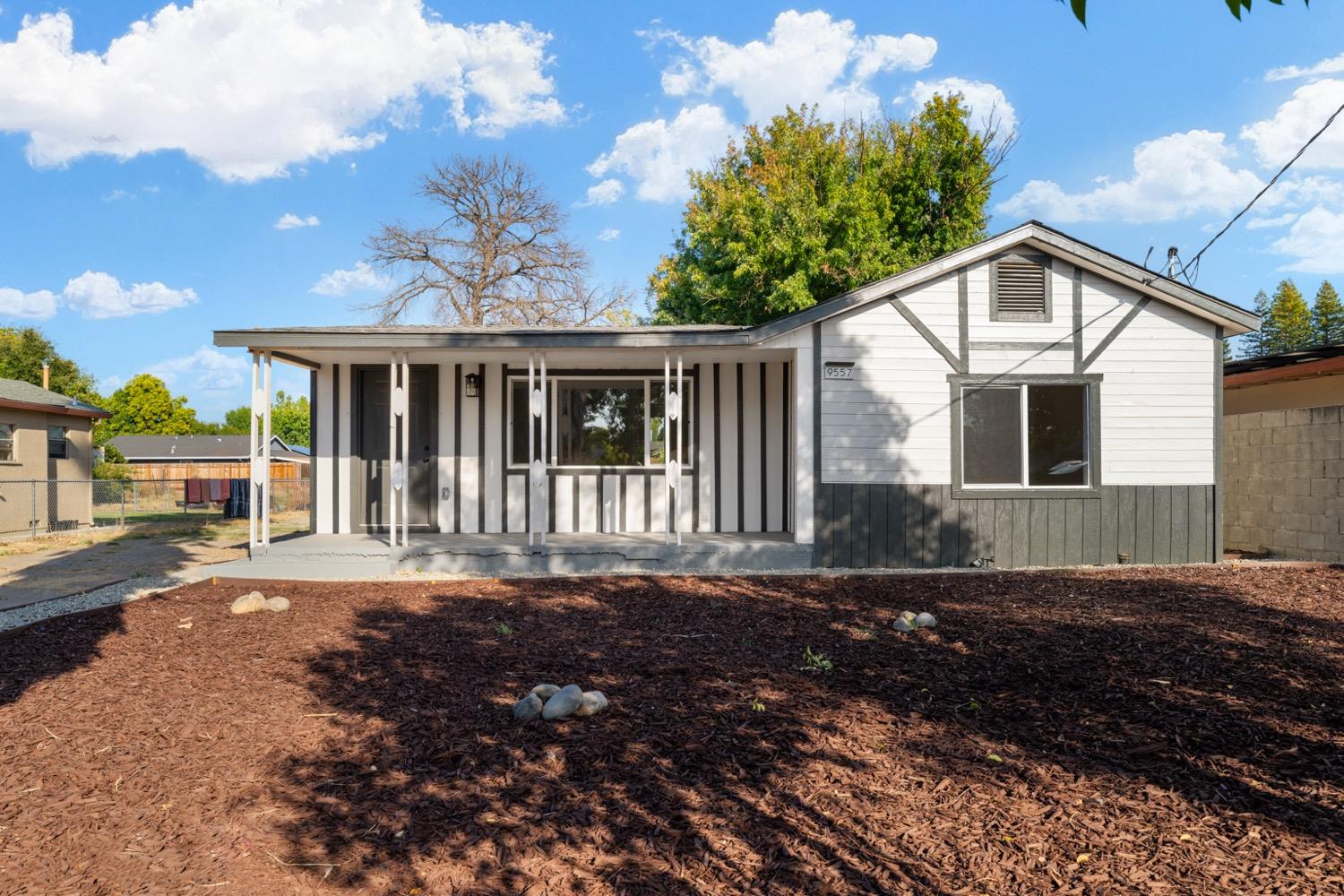 Photo of 9557 Q St in Live Oak, CA