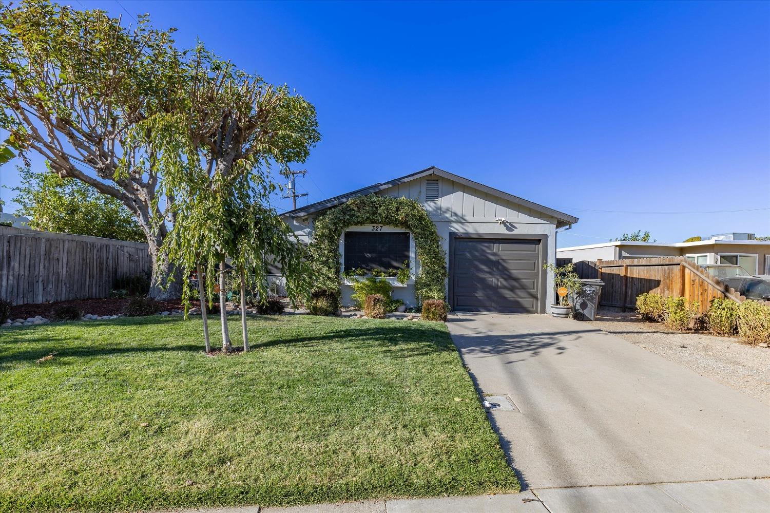 Photo of 327 E 22nd St in Tracy, CA