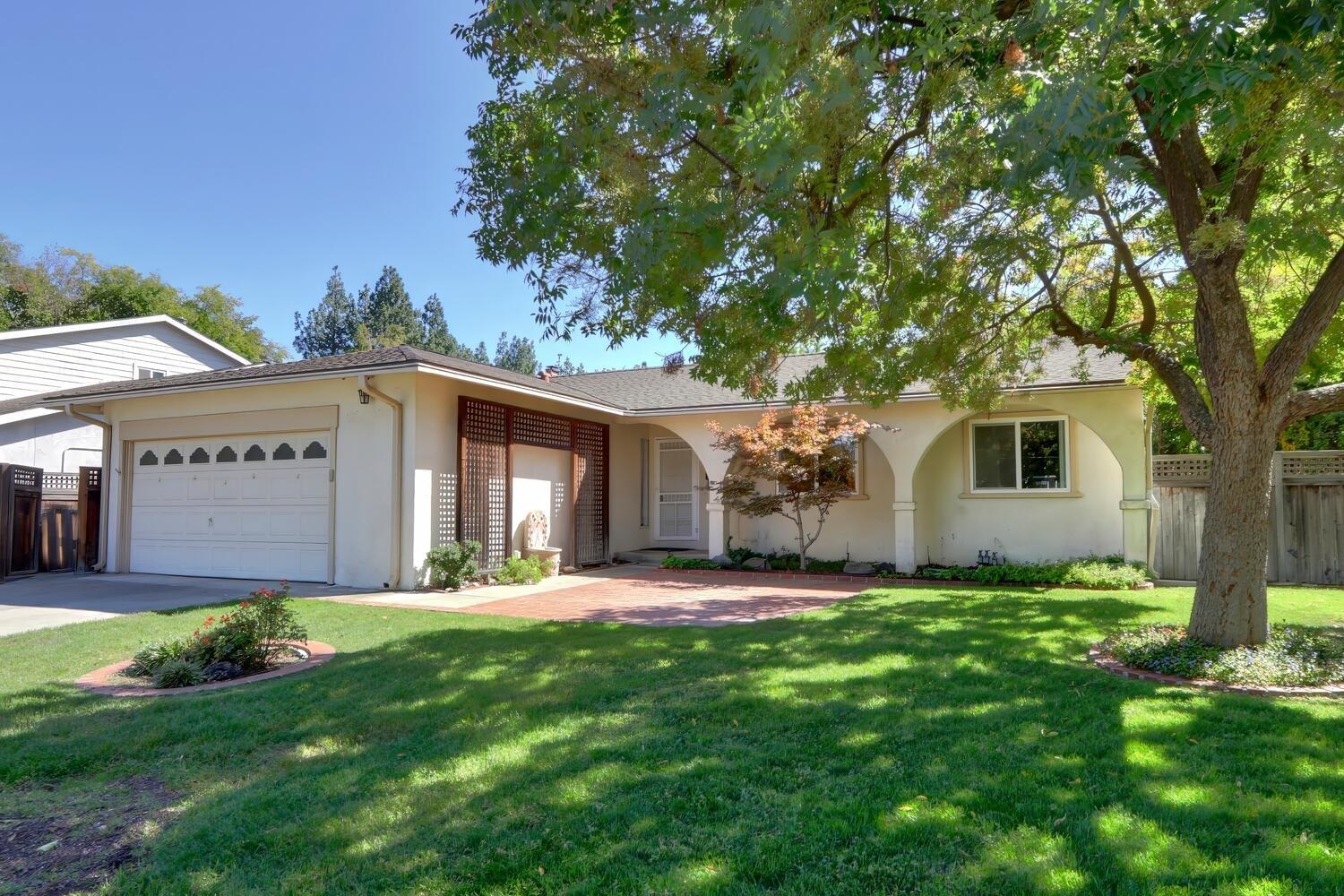 Photo of 318 Del Oro Ave in Davis, CA