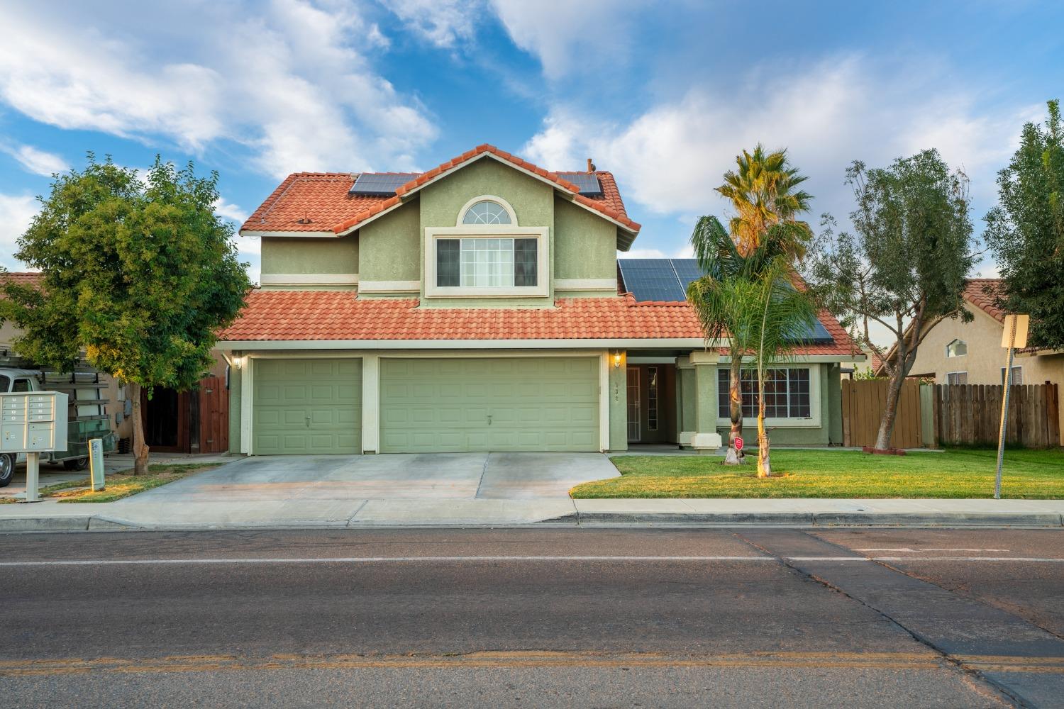 Photo of 932 Willmott Ave in Los Banos, CA