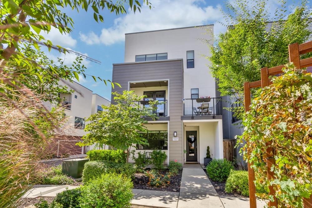 Photo of 1023 Ice Cream Ln in Sacramento, CA