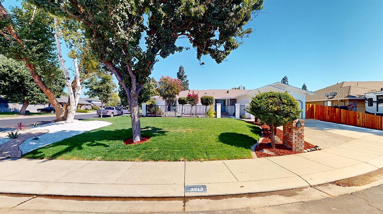 Photo of 3712 Vondel Cir in Modesto, CA