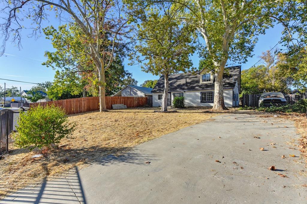 Photo of 1113 Los Robles Blvd in Sacramento, CA