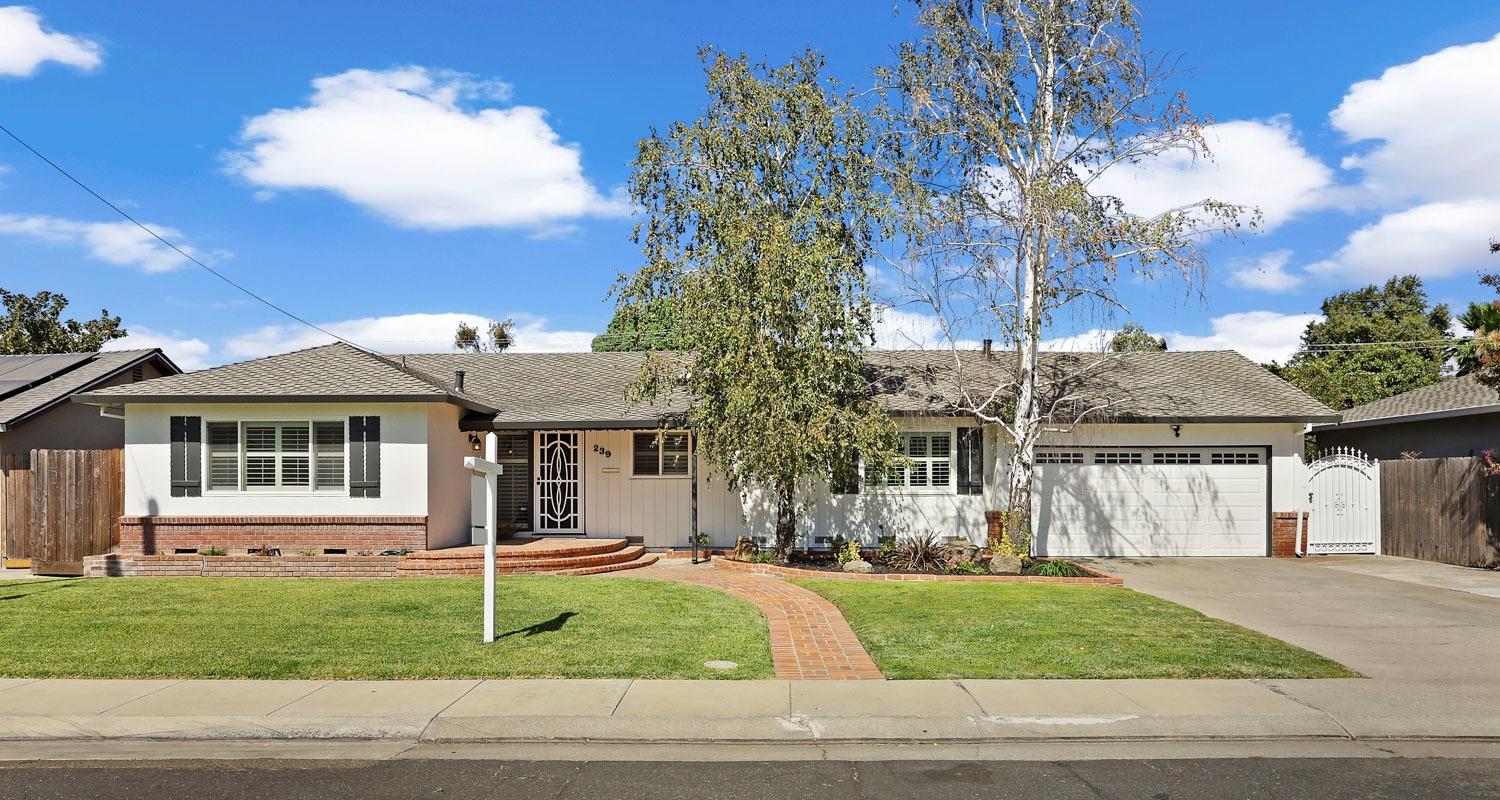 Photo of 239 E Banbury Dr in Stockton, CA